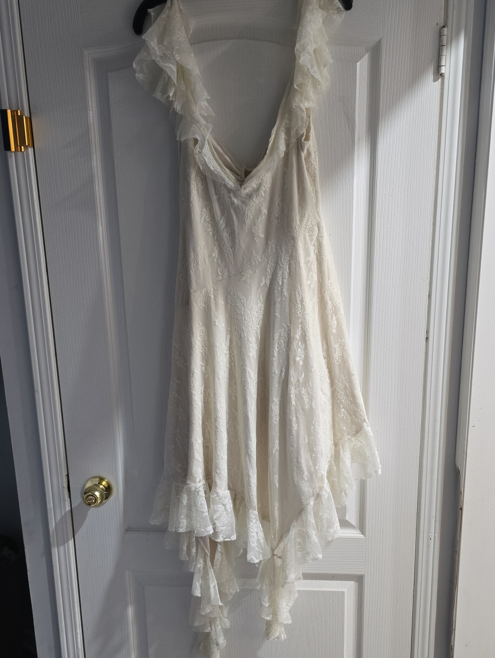 Elegant Cream Lace Ruffle Hem Dress
